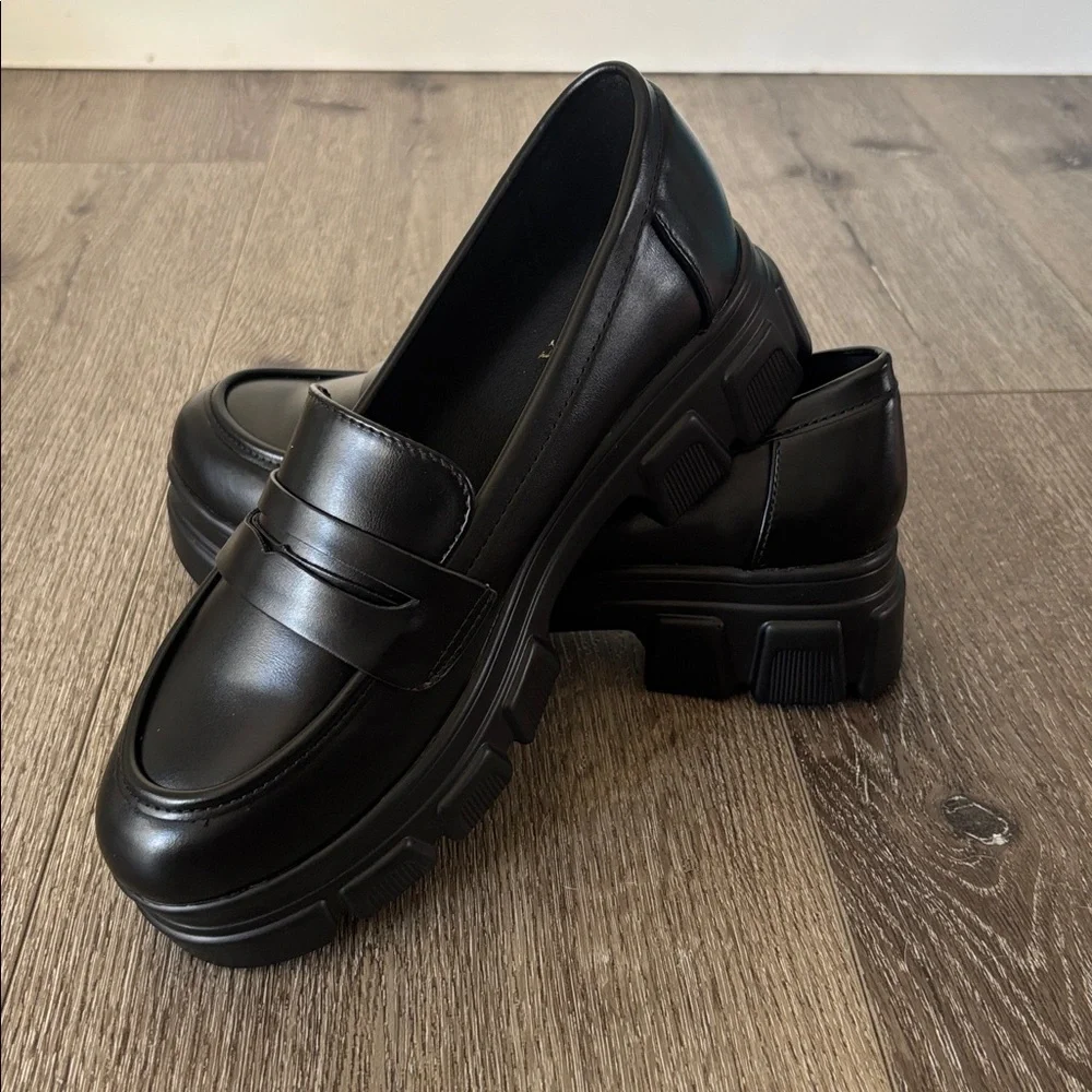 Lady GoDiva Black Oxford Loafers